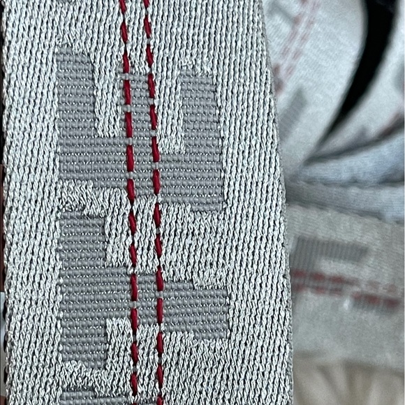 Off-white industrial belt - Picture 3 of 9